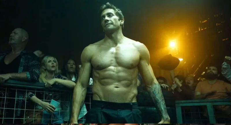 Jake Gyllenhaal é ex-lutador que trabalha em bar no trailer do longa Matador de Aluguel