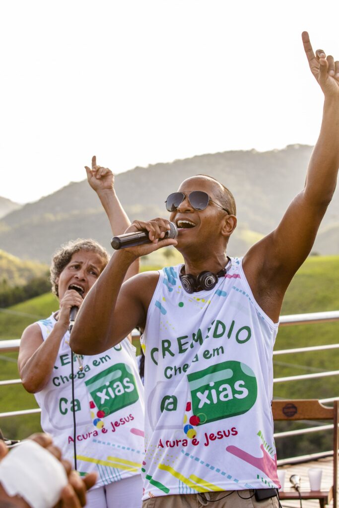 Márcia Pacheco ( de Xerém ) e Paulo Luiz - cantores do Bloco O Remédio é o Samba-min