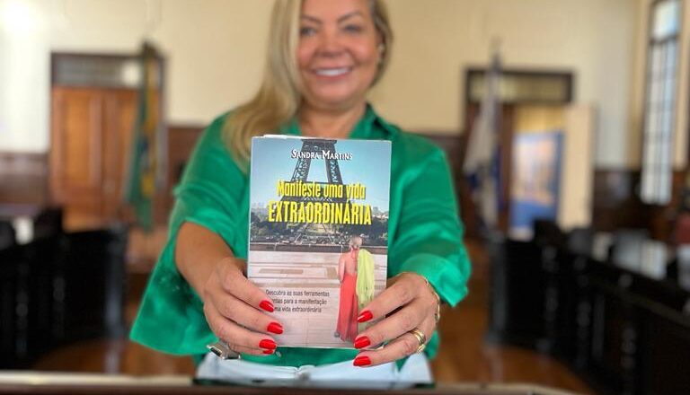 Escritora Sandra Martins participa de projeto Troca de Livros do Palácio da Justiça de Niterói