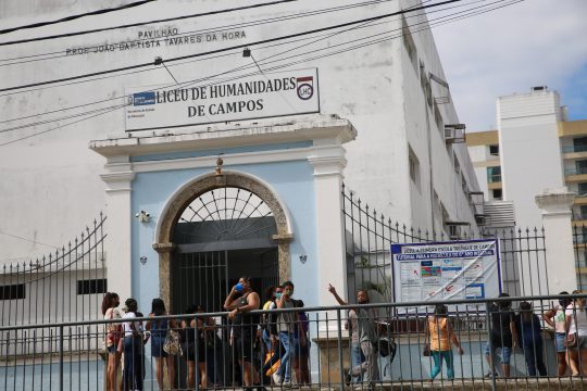 Estado do Rio retira aulas de Física, Química, Biologia, História, Geografia e Filosofia do 3° ano do Ensino Médio