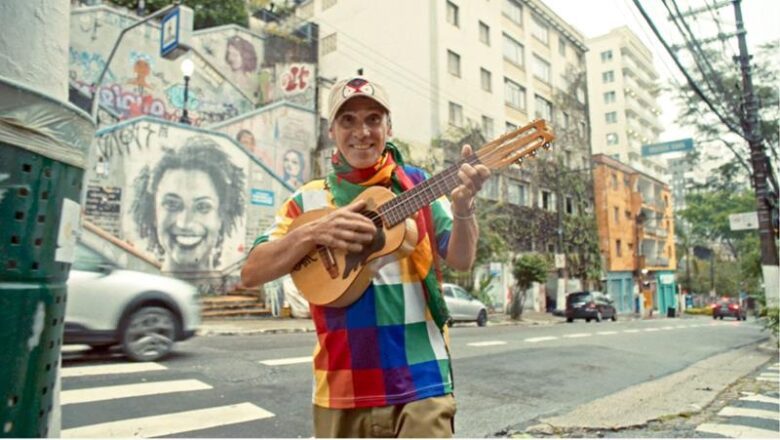 Manu Chao anuncia seu próximo álbum Viva Tu previsto para 20 de setembro, 2024  e revela novo single, “São Paulo Motoboy”