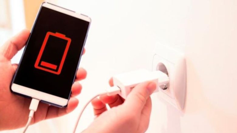 Trocar a bateria do celular prolonga a vida útil do aparelho