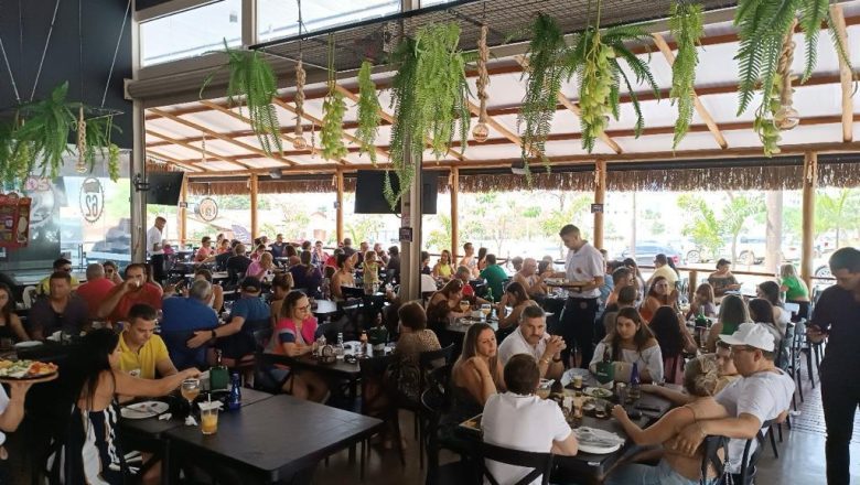 A Cultura dos Bares e Restaurantes em Goiânia: Encontro, Música e Tradição