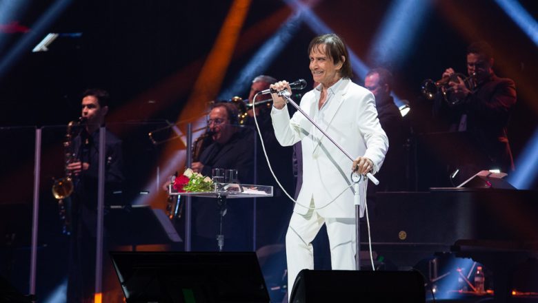 Roberto Carlos iniciou sua turnê 2024 nos EUA com show para 20 mil pessoas