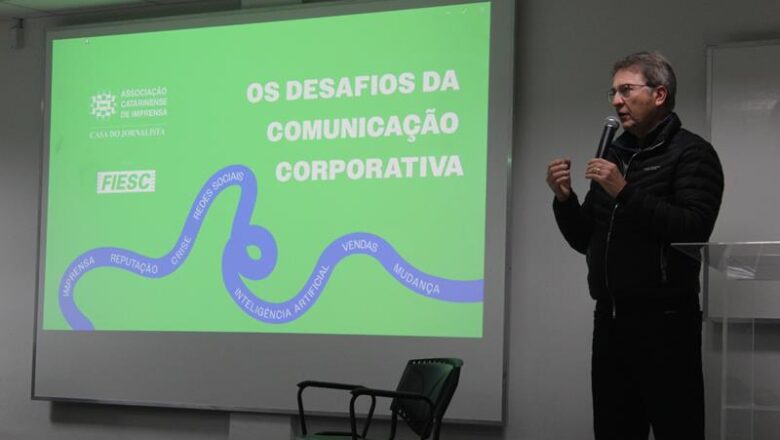 Jornalistas e profissionais de marketing se reúnem para debater os desafios da comunicação corporativa