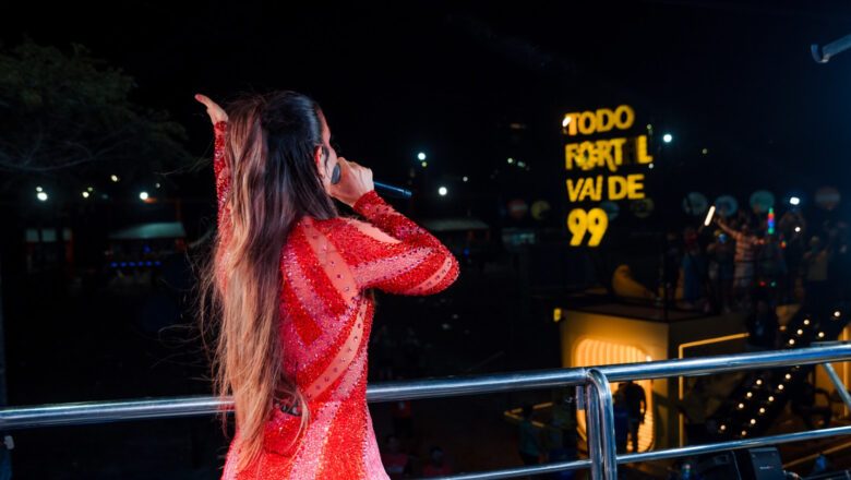 Ivete Sangalo marca presença com 99 no Fortal 