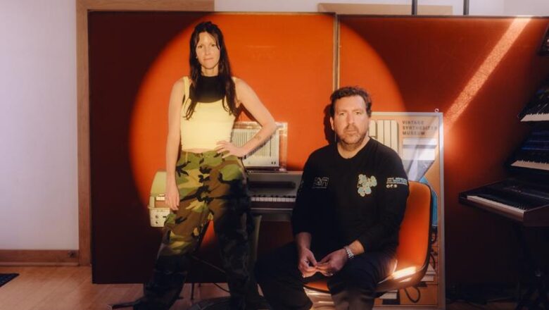 Joe Goddard e Kaitlyn Aurelia Smith lançam o single “Neptunes”