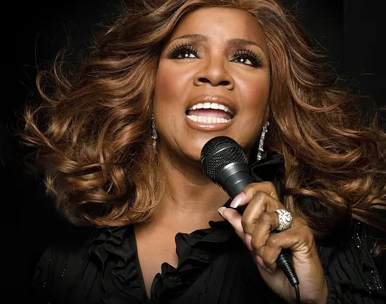 Gloria Gaynor, a poderosa voz de “I Will Survive”, retorna ao Brasil