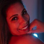 Tia da Live, amiga do influenciador Ruyter, faz sucesso em plataforma +18