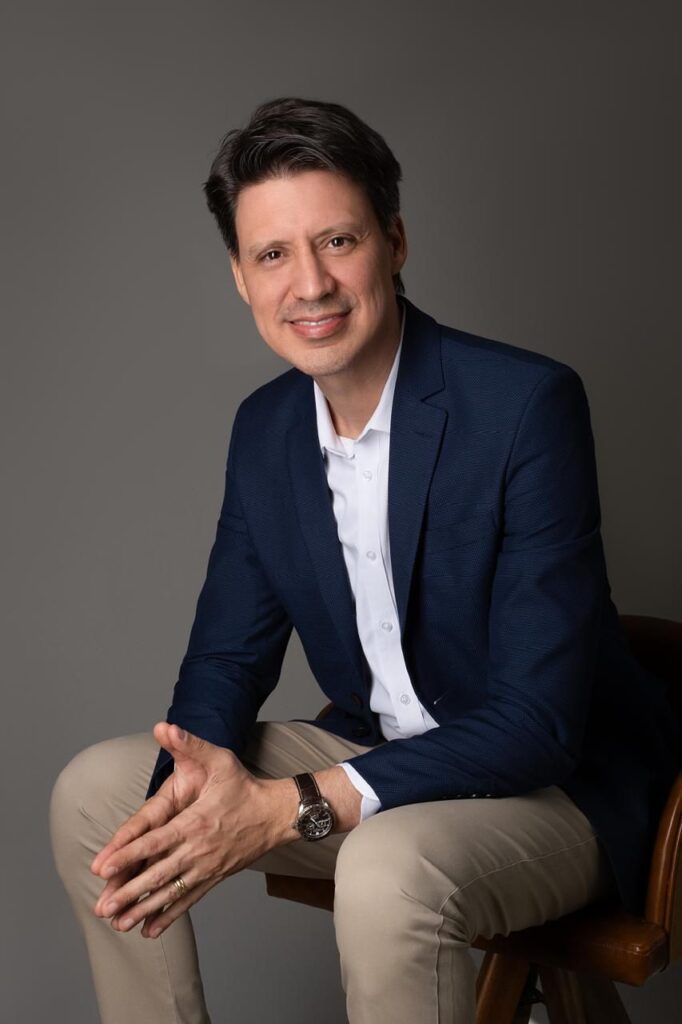 Dr. Gustavo Carvalho