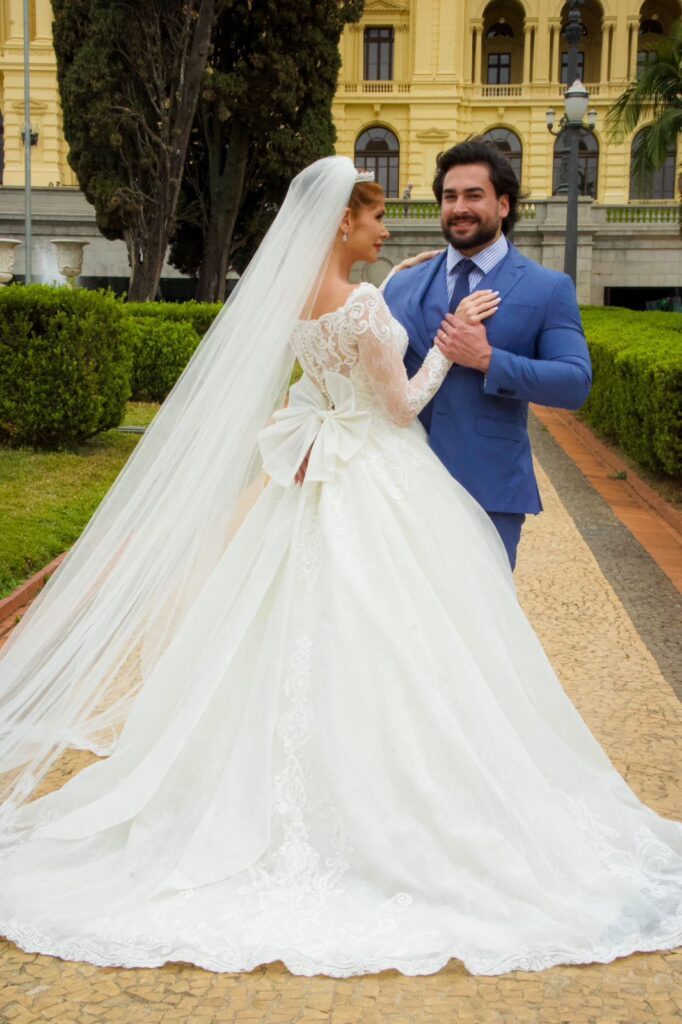 A Noiva do ano! Faltando um mês para o casório, ex-BBB Amanda Gontijo realiza ensaio provando vestido de noiva