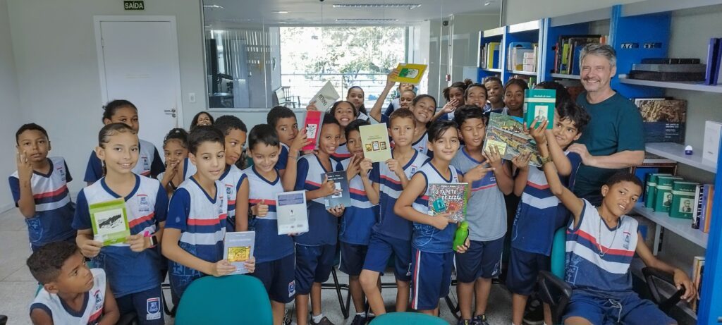 Estudantes da UMEF Professor Darcy Ribeiro Visitam Biblioteca Estadual e Conhecem Vida e Obras do Escritor Pedro Nunes