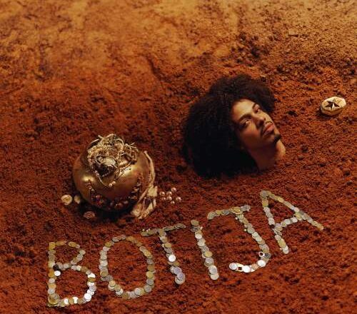 Léo Da Bodega resgata raízes em “Botija”, seu primeiro álbum, e leva cultura de Olinda para o Brasil