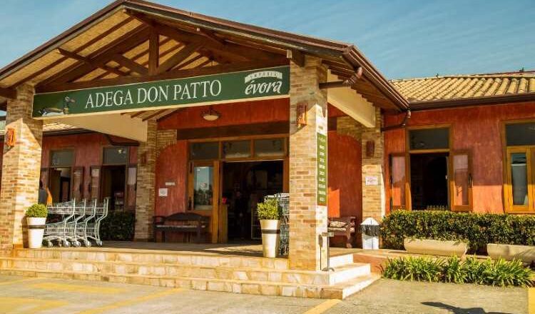 Vila Don Patto prepara brigada de serviços para temporada de verão e anuncia novas vagas de emprego