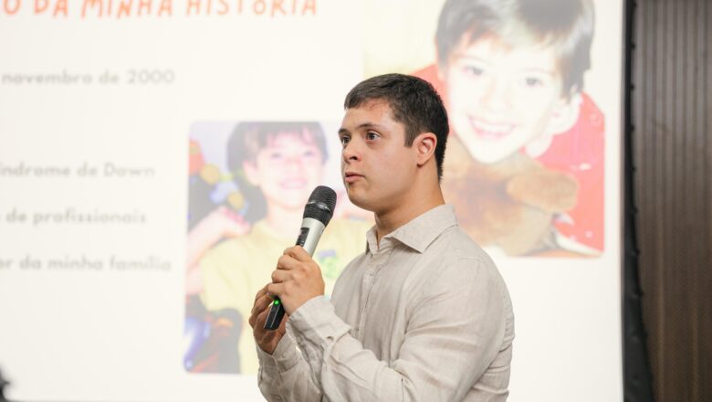 Influenciador João Vitor de Paiva faz palestra sobre a luta contra o capacitismo no Tribunal de Justiça de Goiás