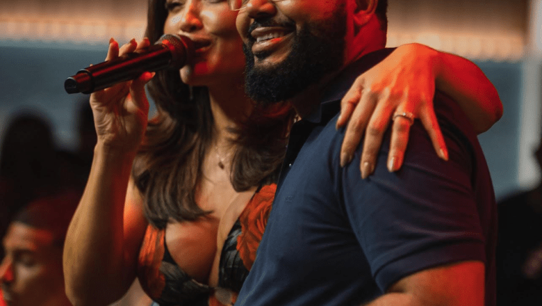 Karinah e Dudu Nobre fazem show especial em homenagem à Mangueira, na tradicional Feijoada da Verde e Rosa 