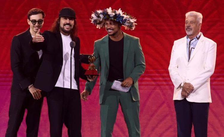  Xamã recebe Grammy Latino pela primeira vez