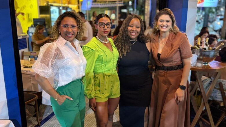 Celebrante Elaine Monteiro prestigia jantar de confraternização do grupo ‘Entre Elas’ em Niterói