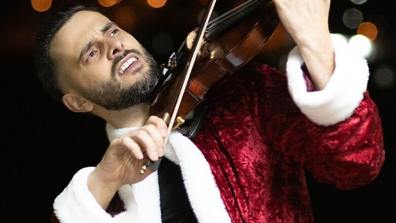 Especial de Natal 2024 do violinista Simão Wolf chega à Santa Catarina em carretaClássicos natalinos, como “Noite Feliz,” “Jingle Bells,” “Então é Natal” e “Vem Que Está Chegando o Natal”, ganham releituras emocionantes em desfile no dia 5 de dezembro, em Gaspar (SC)O clima festivo promete aquecer os corações com o Especial de Natal 2024, parte do espetáculo Simão Wolf – Experience Tour, que chega a Gaspar, Santa Catarina, nesta quinta-feira, 5 de dezembro. O evento gratuito contará com um show realizado em uma carreta em movimento, integrando a programação especial de Natal da cidade. O desfile acontece no centro de Gaspar, a partir das 19h30.