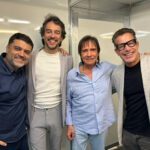 Roberto Carlos assina contrato com a Musickeria