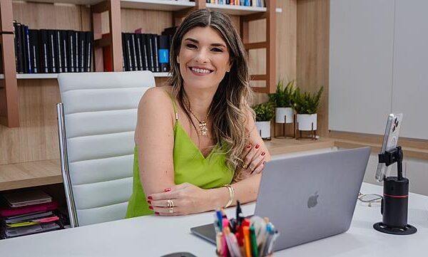 Renata Camargo: Uma Jornada de Dedicação e Transformação pela Psicologia