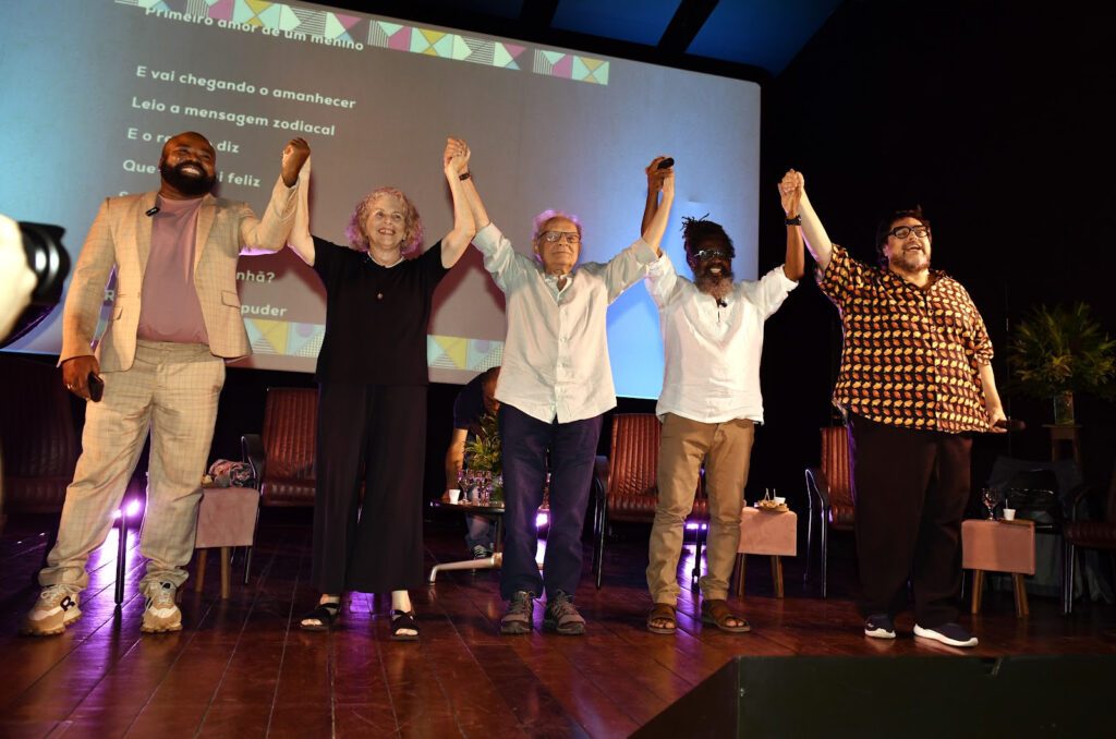  Irene Ravache, Othon Bastos, Mombaça e Rodrigo França foram os mestres convidados para a aula-espetáculo de abertura do Ato 2 do projeto FORMAR CULTURA – LABORATÓRIO DE PRODUÇÃO CULTURAL