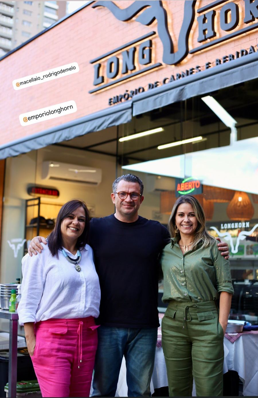 Rodrigo Macellaio com Mariana e Milena machado do Longhorn Empório de Carnes no workshop gastronomia na brasa, ministrado pelo chef.