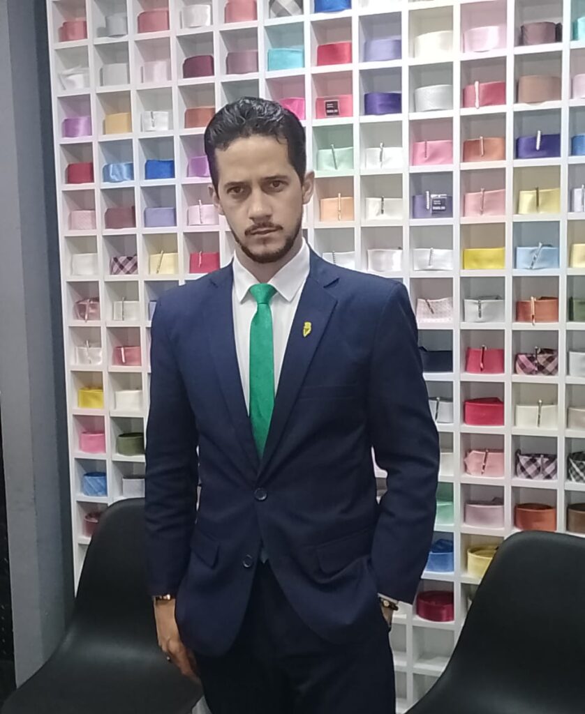 Azul Marinho: A Cor Coringa que Transforma Seu Guarda-Roupa