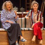 Maitê Proença e Debora Olivieri chegam a Petrópolis com a comédia “Duas Irmãs & Um Casamento”, no Teatro Imperial