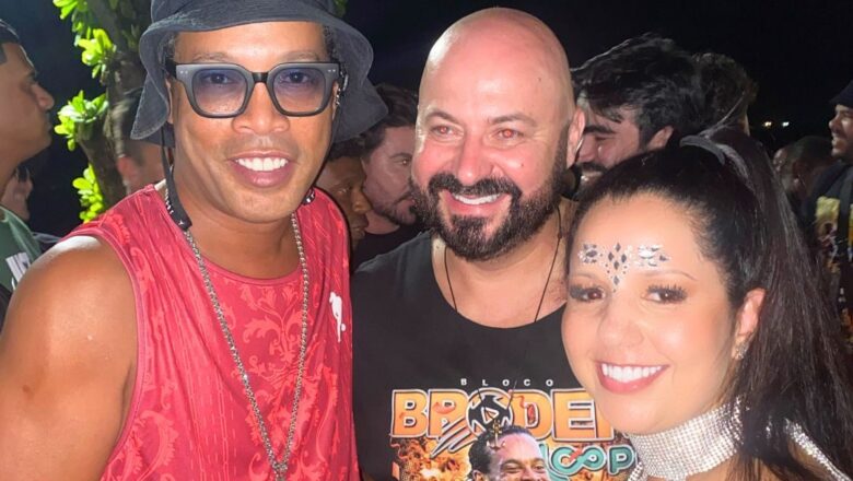 CEO do Jogo dos Famosos, Márcio Granada, passa Carnaval em Salvador ao lado de esposa e de Ronaldinho Gaúcho