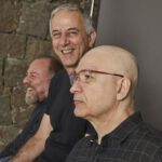 Os Paralamas do Sucesso celebram carreira e convidam Dado Villa-Lobos para abertura especial de show na Farmasi Arena, no Rio de Janeiro