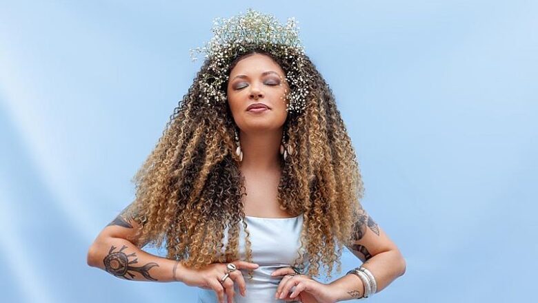 Ana Cacimba apresenta o show “Voz e Asalato” no Sesc Palladium, em Belo Horizonte