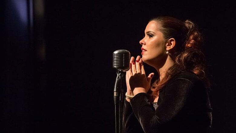 Mona Canta Dalva: Mona Vilardo celebra a Rainha do Rádio Dalva de Oliveira no Teatro Clara Nunes, na Gávea