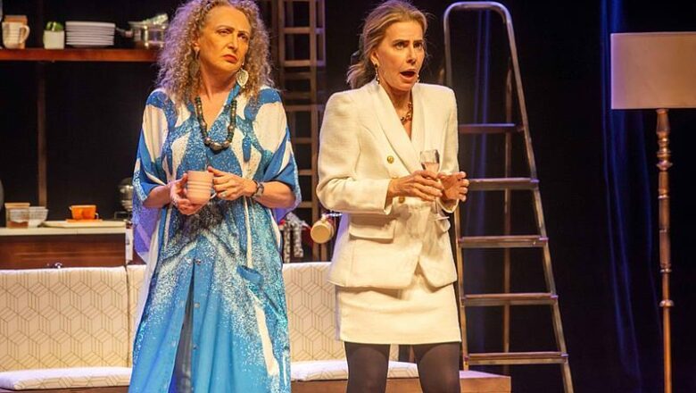 Maitê Proença e Debora Olivieri chegam a Belo Horizonte com a comédia “Duas Irmãs & Um Casamento”, no Sesc Palladium