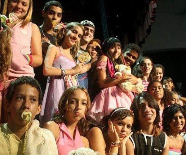 Aulas de teatro gratuitas com inscrições abertas até o dia 15 de maio