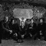 Queens Of The Stone Age anuncia exibição global do filme Alive In The Catacombs