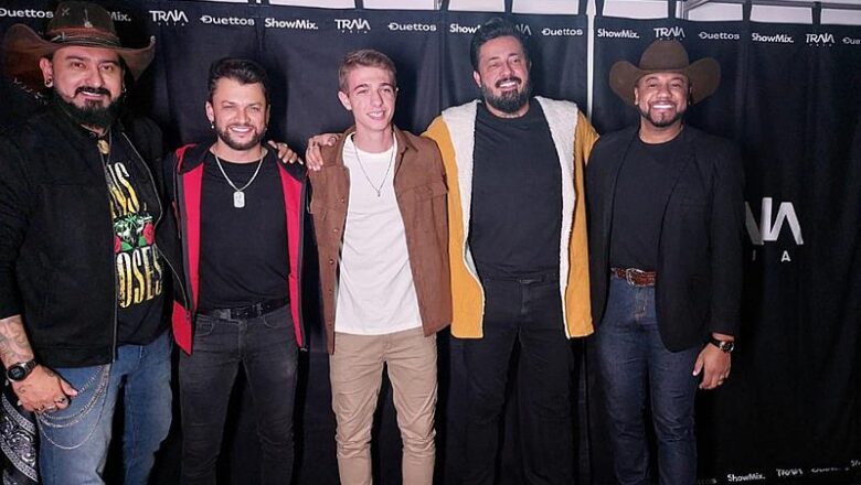 Daniel Bonetto foi participação especial no show do Traia Véia,  na cidade de Pinheiro Preto-SC