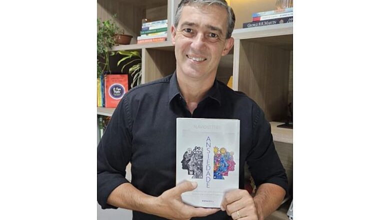 Mentor de líderes, Flávio Lettieri lança livro em noite de autógrafos