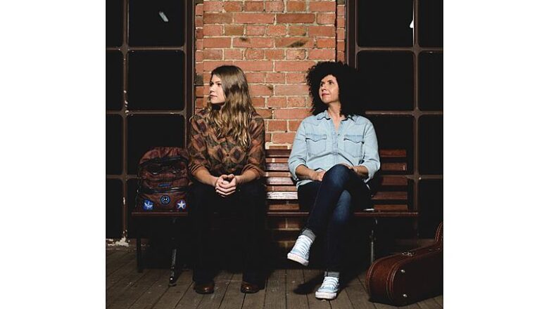 Vicka lança “Passageiro”, parceria com Roberta Campos que reflete sobre a impermanência da vida