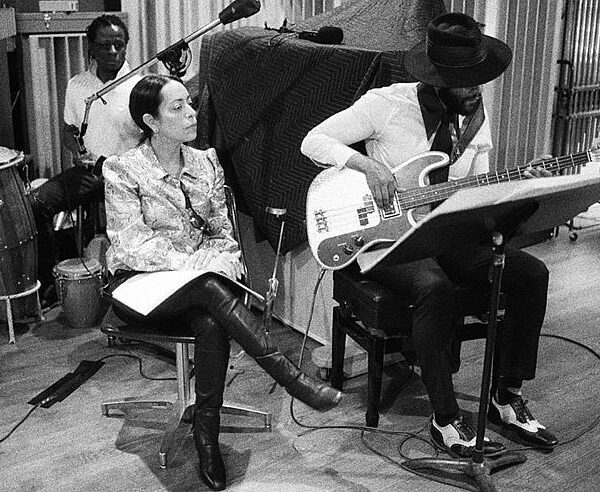 Samantha Schmütz lança o single “Samba Canção” junto a Adrian Younge