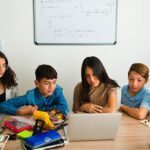 Plataforma usa música para romper com a lacuna de alfabetização em inglês no Brasil