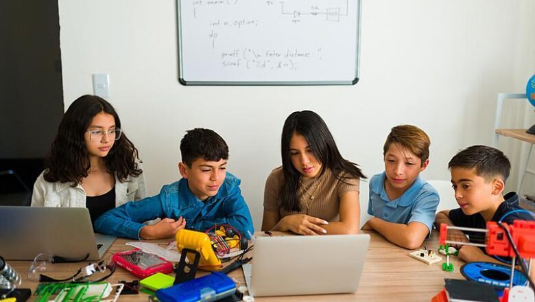Plataforma usa música para romper com a lacuna de alfabetização em inglês no Brasil