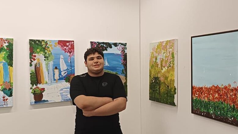 Artista neurodivergente Augusto Mangussi expõe obra no Congresso Jornada do Autismo, em Brasília