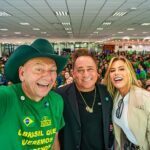 Luciano Hang recebe cantor Leonardo e esposa Poliana em Brusque