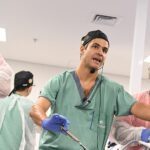 Mentoria online capacita cirurgiões e aprimora a execução de procedimentos complexos