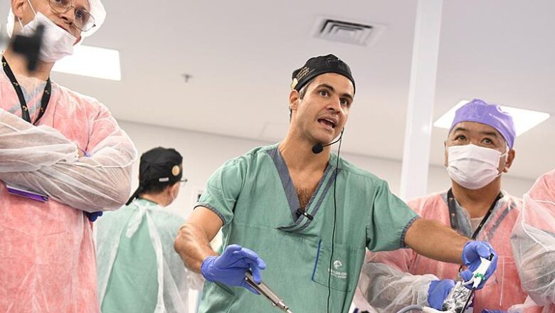 Mentoria online capacita cirurgiões e aprimora a execução de procedimentos complexos