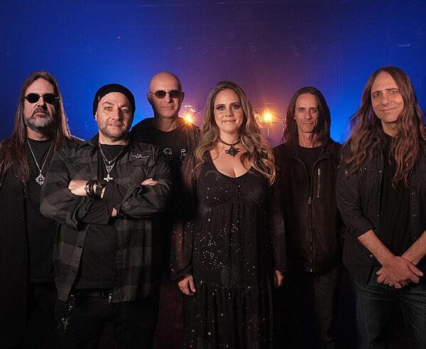 Twilight Aura divulga single com participação do saudoso Andre Matos