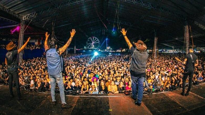 Traia Véia Arrasta Multidão Na Expo Palotina 2025 Com Show Para Mais De 30 Mil Pessoas