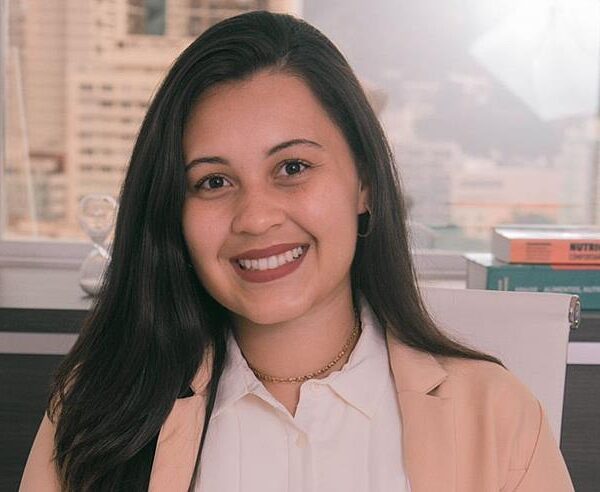 Conheça Nathalia Moreira, a especialista que une ciência e cuidado humano no tratamento nutricional de distúrbios da tireoide