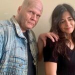 Espetáculo “Vinte Animais Entraram No Trem” celebra 20 anos de carreira de Paulo Bond Simões no teatro